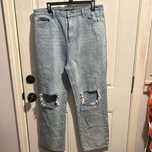 PrettyLittleThing Light Denim Straight Leg Jeans with Distressed Knees